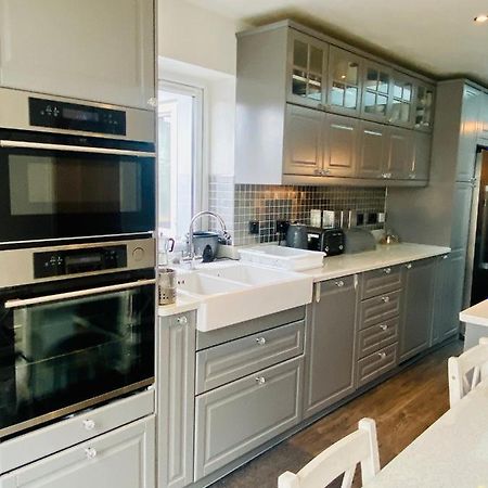 Hameway House- Stunning 4 Bedroom House With A Spacious Kitchen Лондон Экстерьер фото